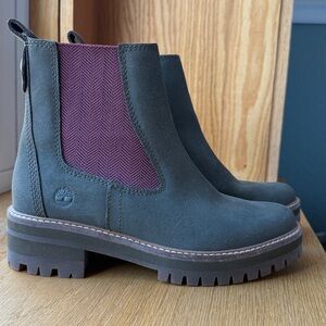 Green Timberland size 6.5